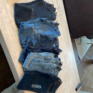 7 pair of boys sz 8 jeans. 1-Levi, 3 Cat/Jack, 3 Gap. 1 gap NWT. No holes/rips.